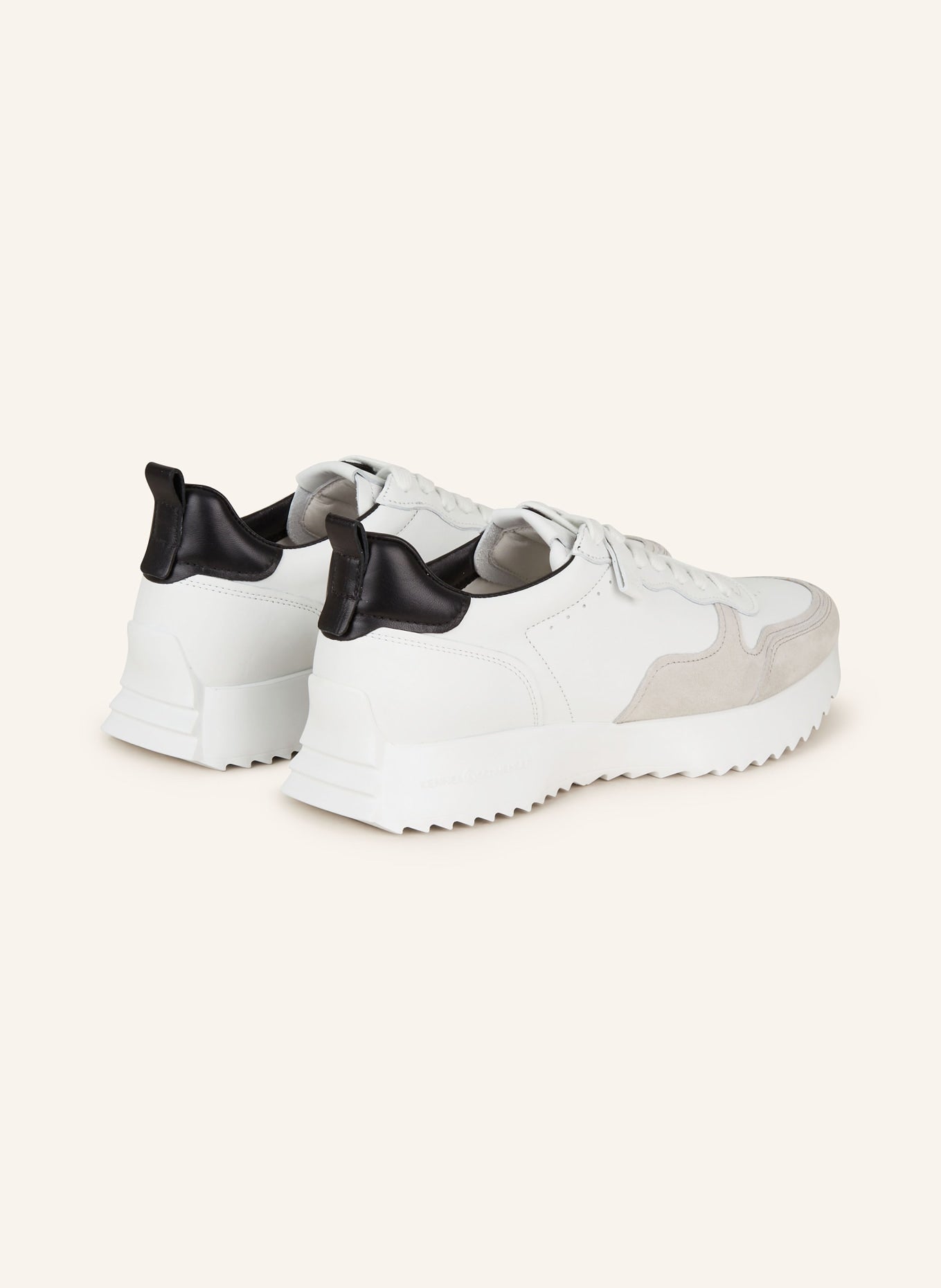 PULL SNEAKERS