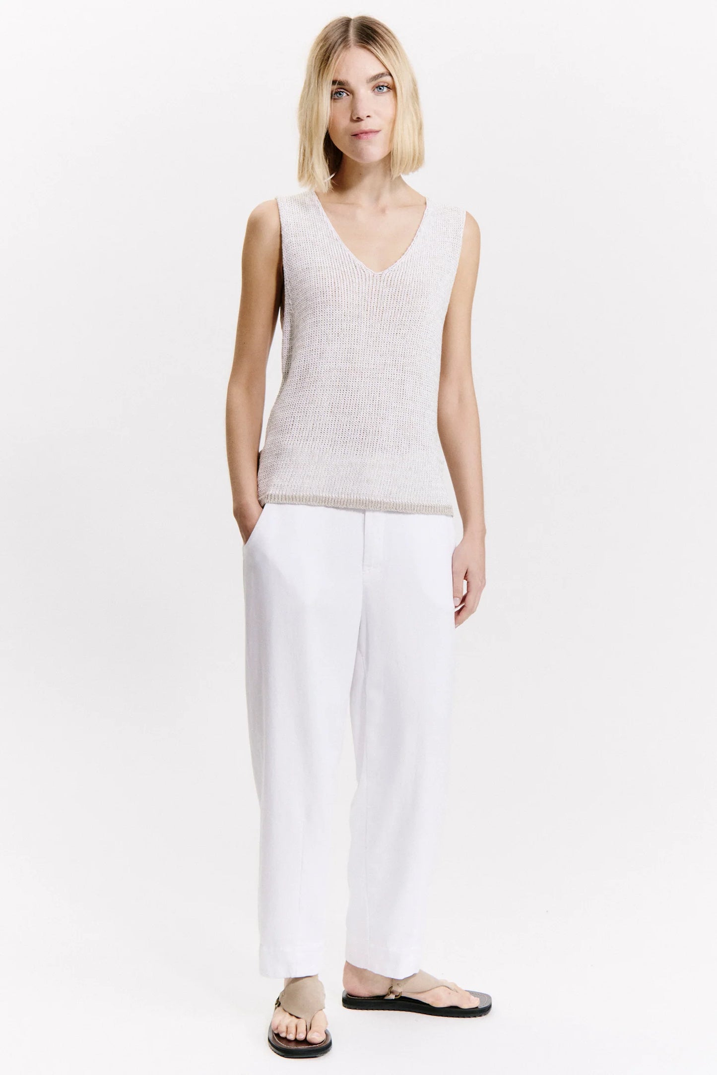 V-NECK TANK
