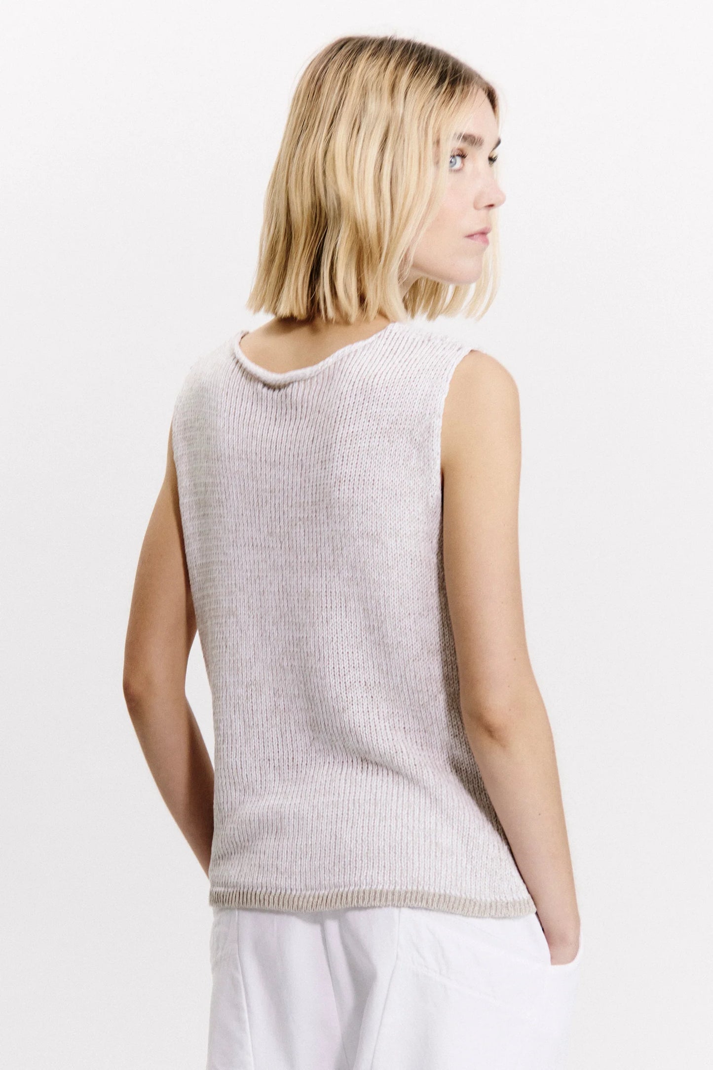 V-NECK TANK