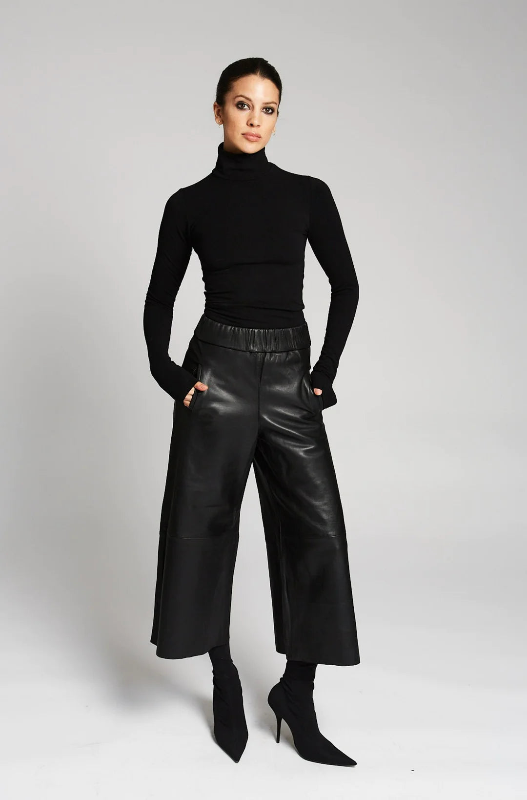 BLACK LEATHER CULOTTE PANTS