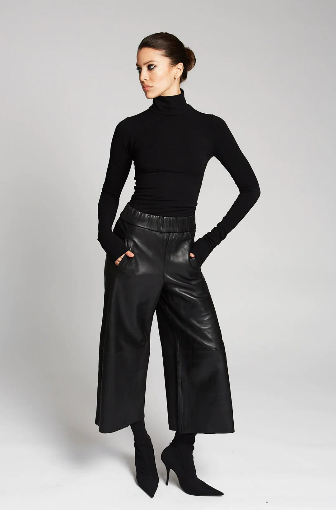 BLACK LEATHER CULOTTE PANTS