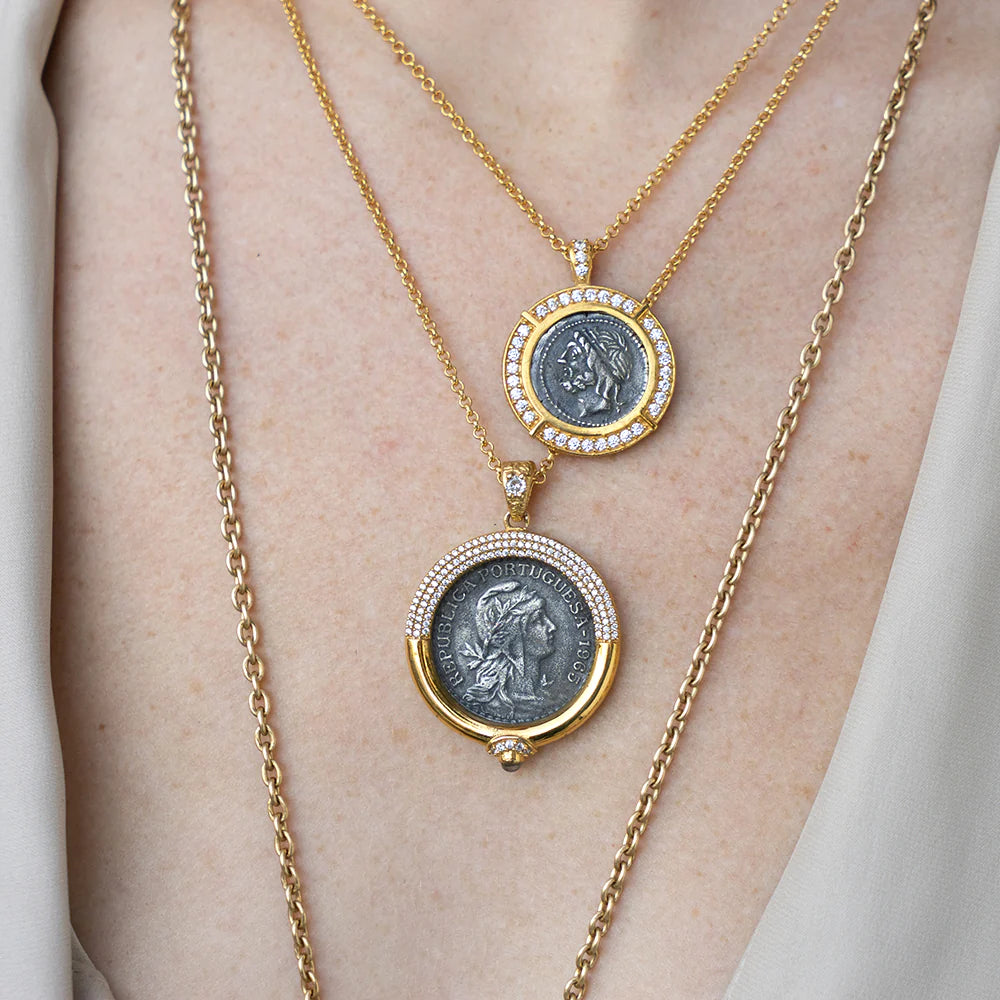 Gold Frame Escudo Necklace