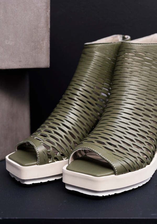 LEATHER PLATFORM WEDGE