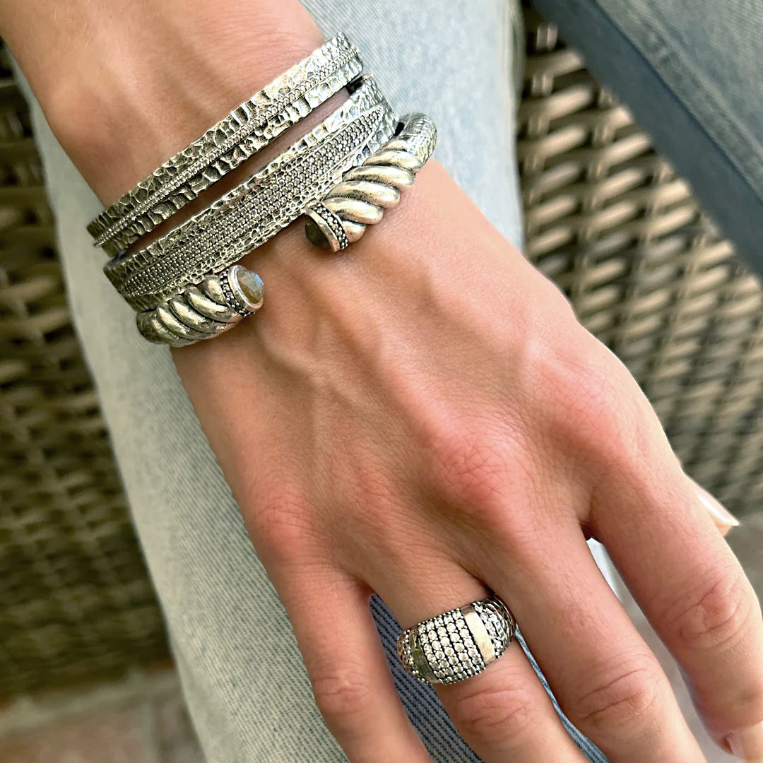 Velen Crystal Inlay Bangle