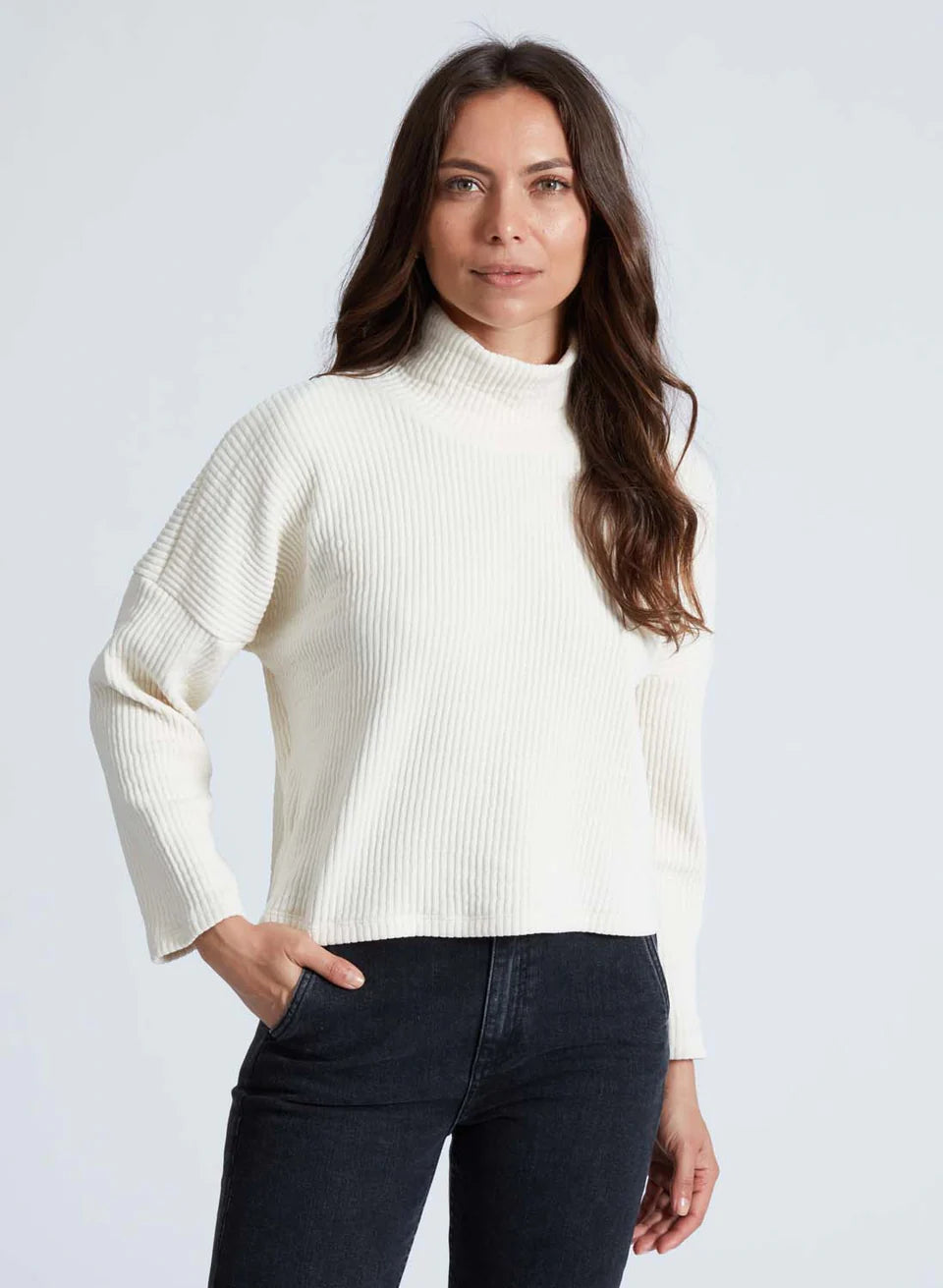 CROP TURTLE NECK SWEATER