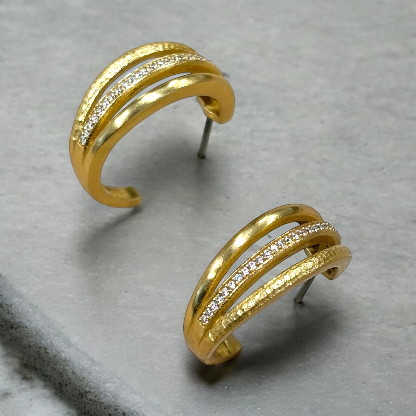 LUMIERE HOOP EARRING