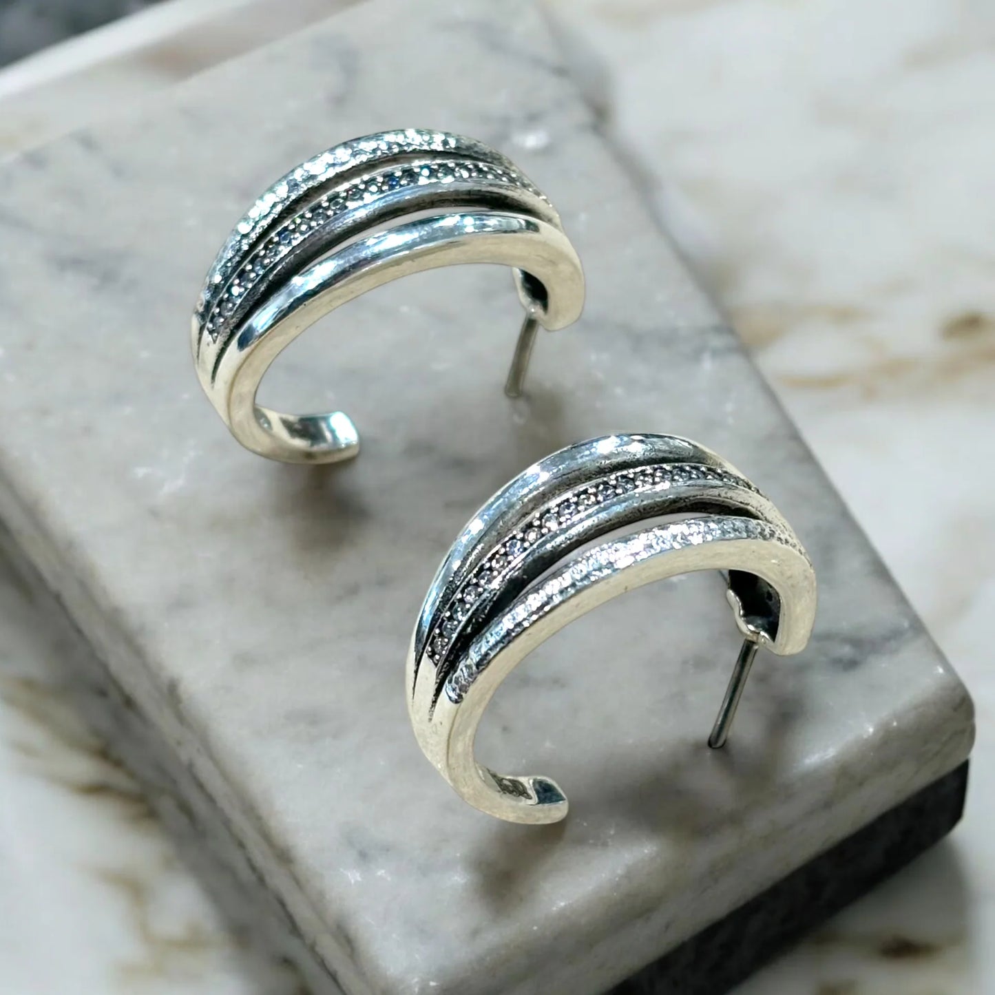 LUMIERE HOOP EARRING