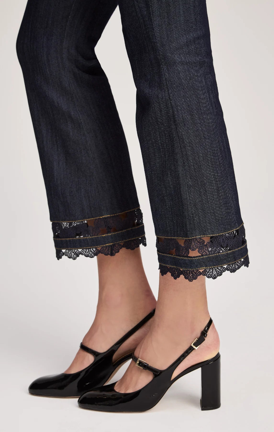 GULPURE LACE CROPPED STEVIE JEANS