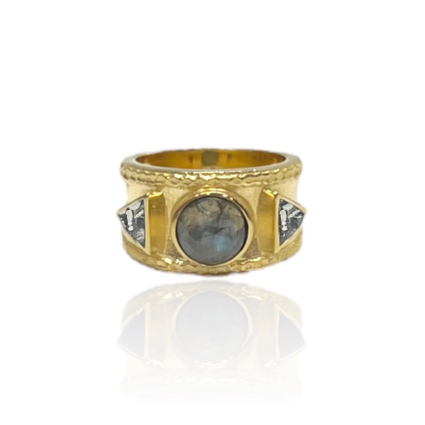 GOLD BAND LABRADORITE COIN TRE RING