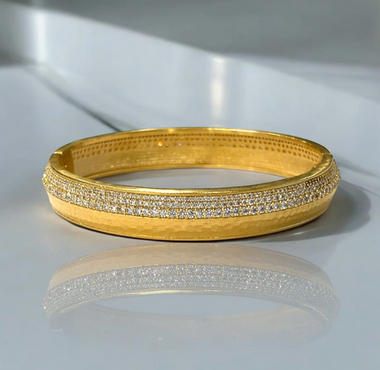 GOLD PAVE NOMA BANGLE