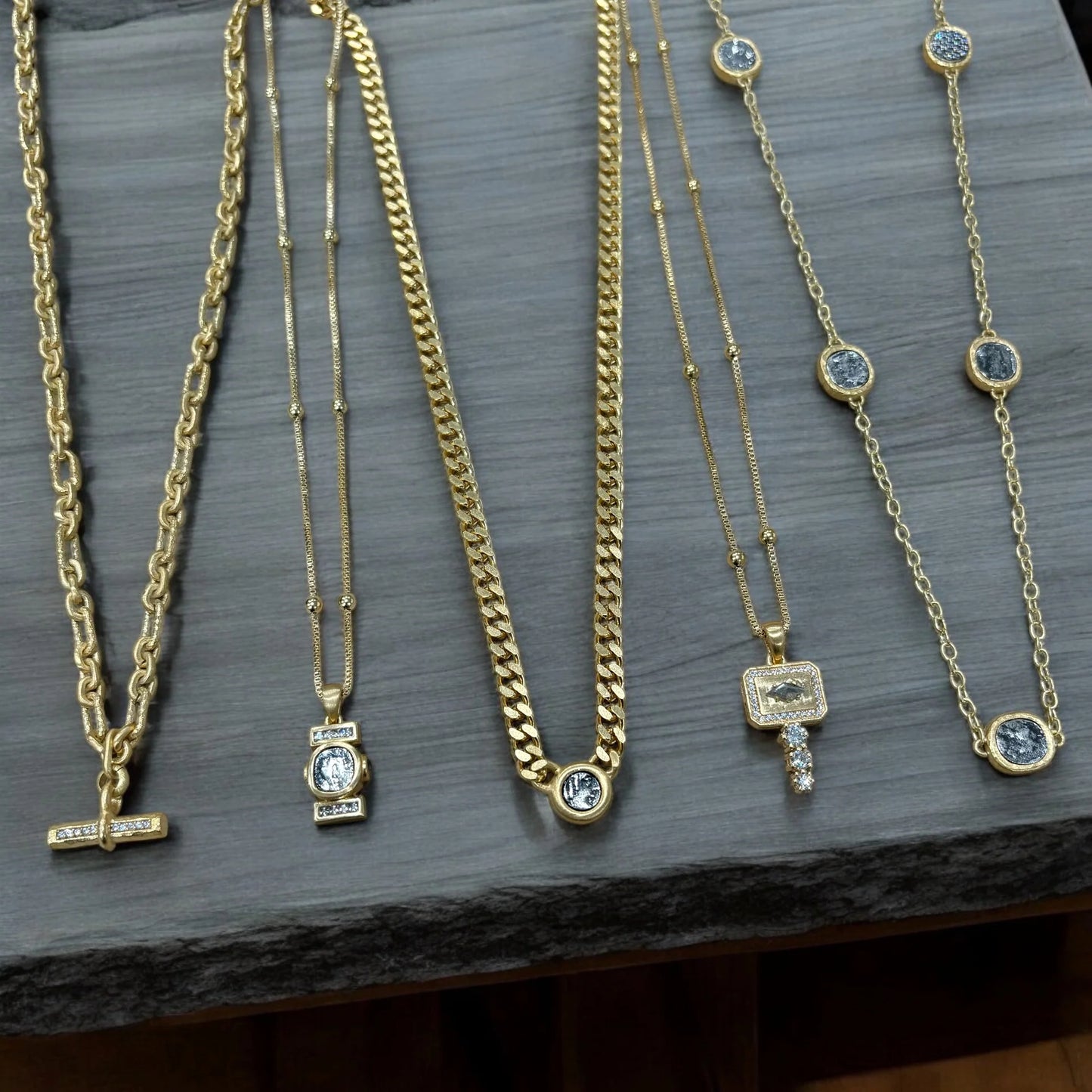 MINI OLENA COIN NECKLACE